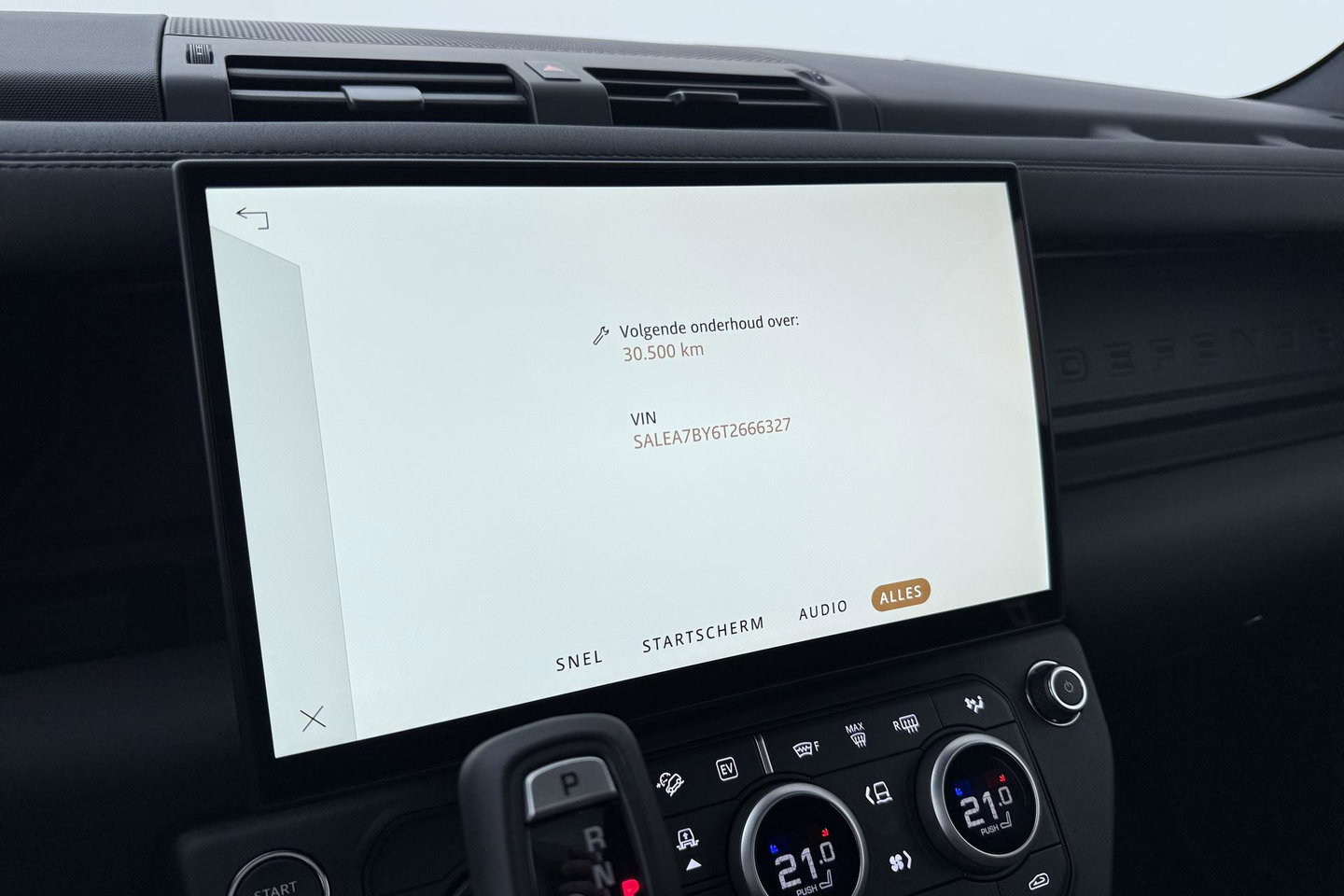 Land Rover Defender 110 P300e X-Dynamic SE | FACELIFT | Luchtvering | ClearSight | Black Pack | Panoramadak | Trekhaak | 360° Camera | Koelbox | ACC