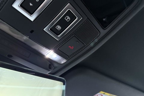 Land Rover Defender 110 P300e X-Dynamic SE | FACELIFT | Luchtvering | ClearSight | Black Pack | Panoramadak | Trekhaak | 360° Camera | Koelbox | ACC