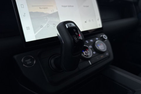 Land Rover Defender 110 P300e X-Dynamic SE | FACELIFT | Luchtvering | ClearSight | Black Pack | Panoramadak | Trekhaak | 360° Camera | Koelbox | ACC