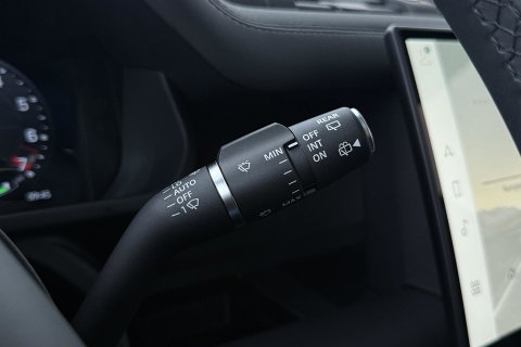 Land Rover Defender 110 P300e X-Dynamic SE | FACELIFT | Luchtvering | ClearSight | Black Pack | Panoramadak | Trekhaak | 360° Camera | Koelbox | ACC
