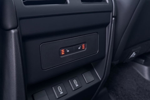 Land Rover Defender 110 P300e X-Dynamic SE | FACELIFT | Luchtvering | ClearSight | Black Pack | Panoramadak | Trekhaak | 360° Camera | Koelbox | ACC