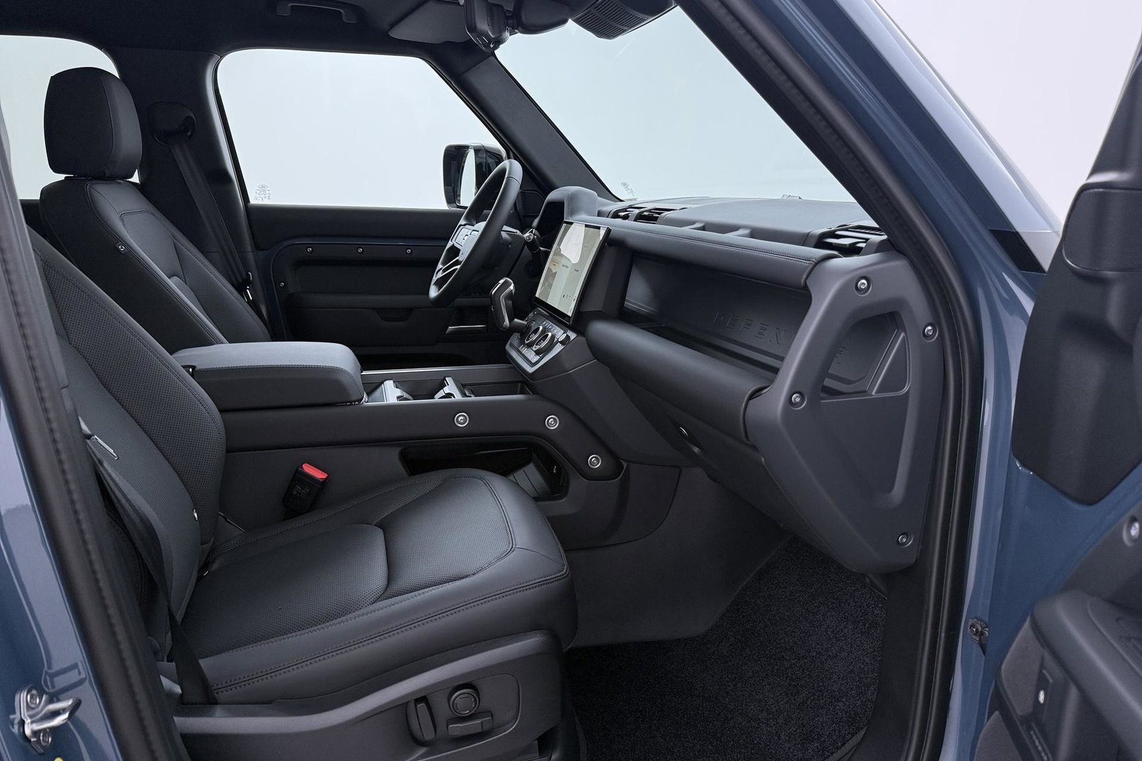 Land Rover Defender 110 P300e X-Dynamic SE | FACELIFT | Luchtvering | ClearSight | Black Pack | Panoramadak | Trekhaak | 360° Camera | Koelbox | ACC