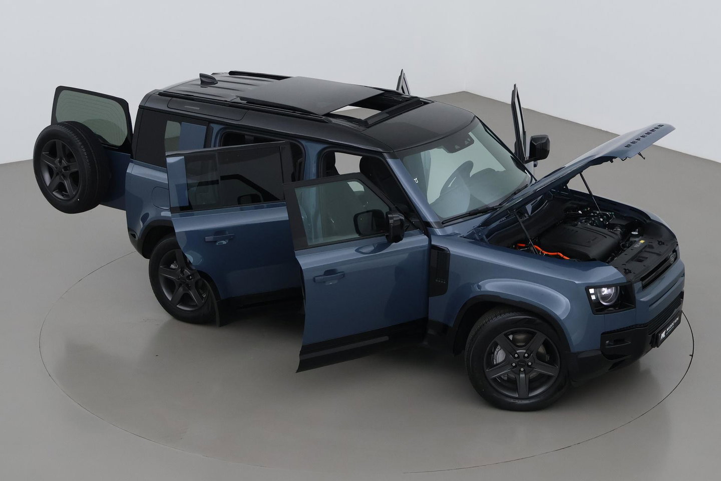Land Rover Defender 110 P300e X-Dynamic SE | FACELIFT | Luchtvering | ClearSight | Black Pack | Panoramadak | Trekhaak | 360° Camera | Koelbox | ACC