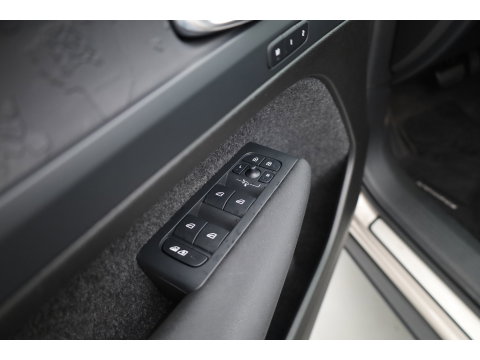 Volvo XC40 Recharge Twin 408PK Ultimate | Pano-dak | Trekhaak | 360 camera |Stoel + stuurverw. | Warmtepomp |