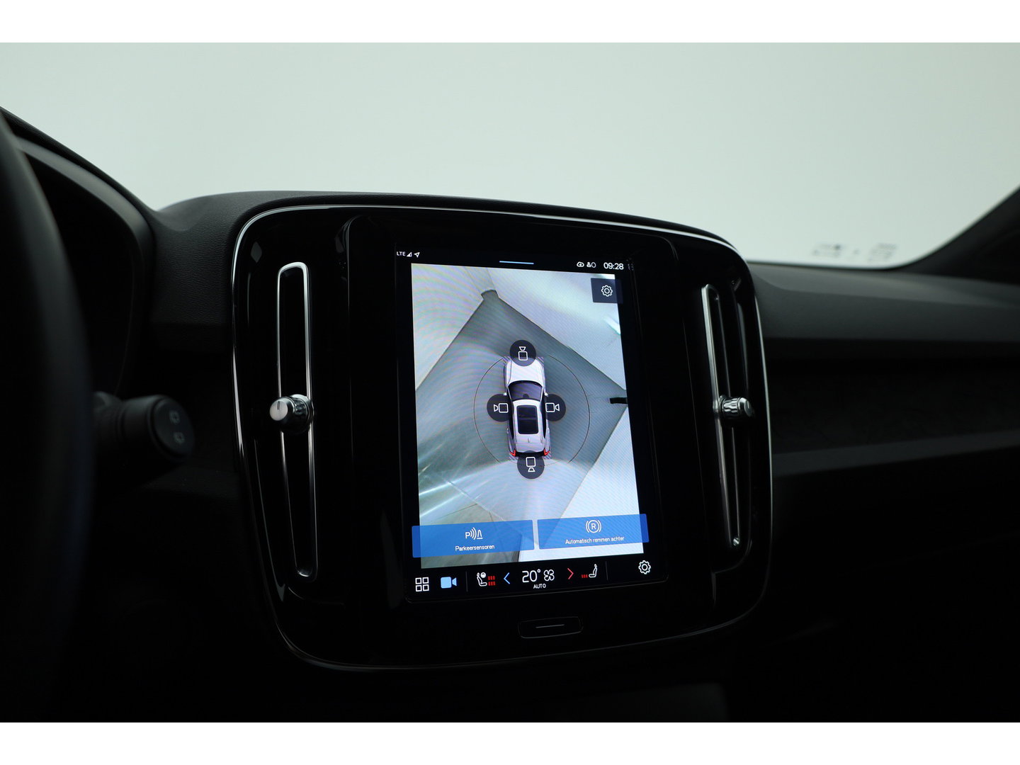 Volvo XC40 Recharge Twin 408PK Ultimate | Pano-dak | Trekhaak | 360 camera |Stoel + stuurverw. | Warmtepomp |