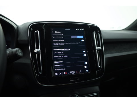 Volvo XC40 Recharge Twin 408PK Ultimate | Pano-dak | Trekhaak | 360 camera |Stoel + stuurverw. | Warmtepomp |