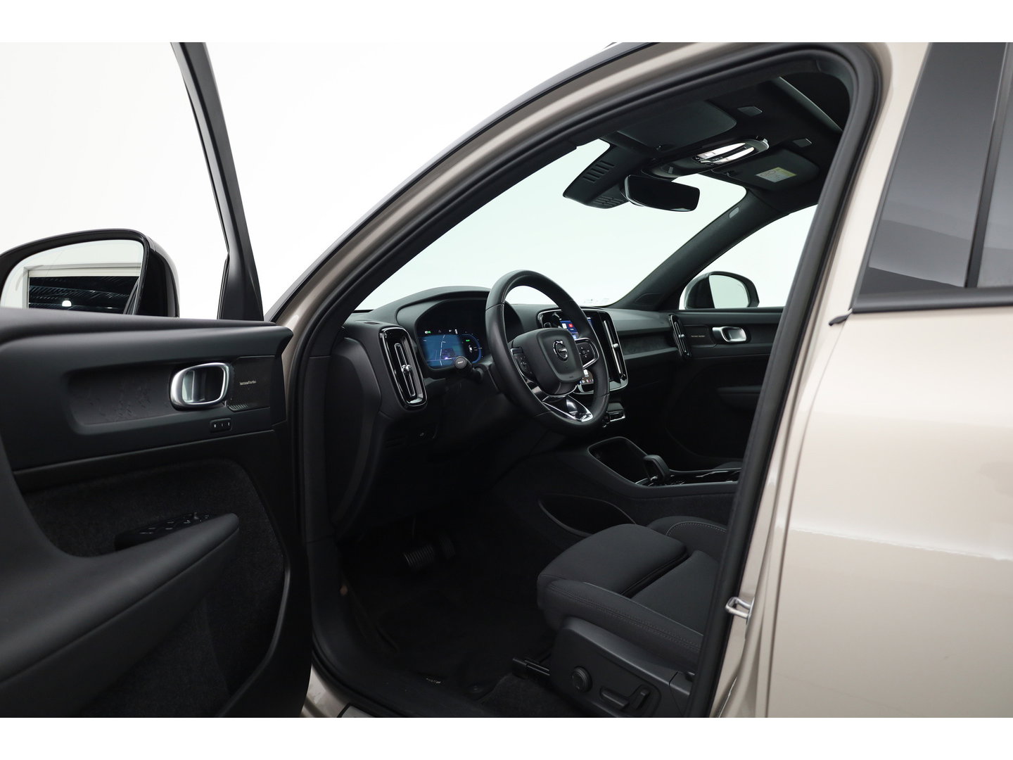 Volvo XC40 Recharge Twin 408PK Ultimate | Pano-dak | Trekhaak | 360 camera |Stoel + stuurverw. | Warmtepomp |