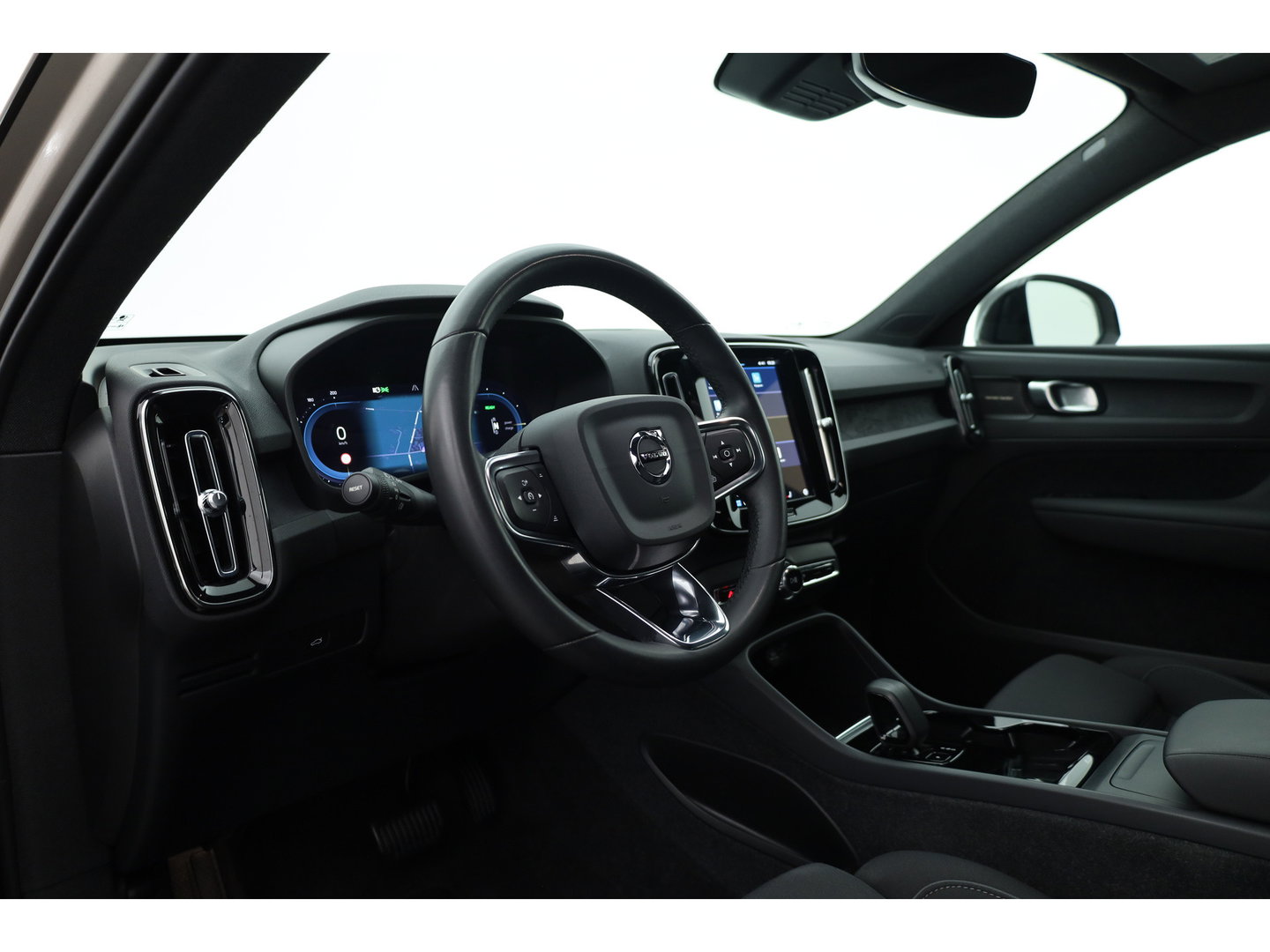 Volvo XC40 Recharge Twin 408PK Ultimate | Pano-dak | Trekhaak | 360 camera |Stoel + stuurverw. | Warmtepomp |