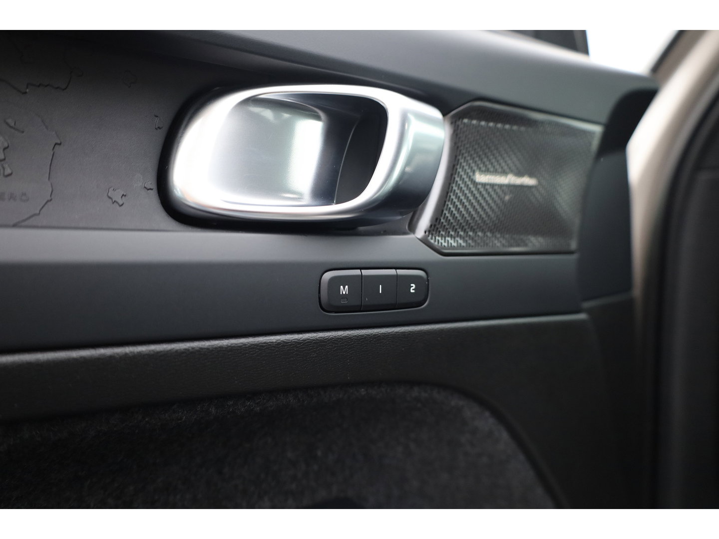 Volvo XC40 Recharge Twin 408PK Ultimate | Pano-dak | Trekhaak | 360 camera |Stoel + stuurverw. | Warmtepomp |