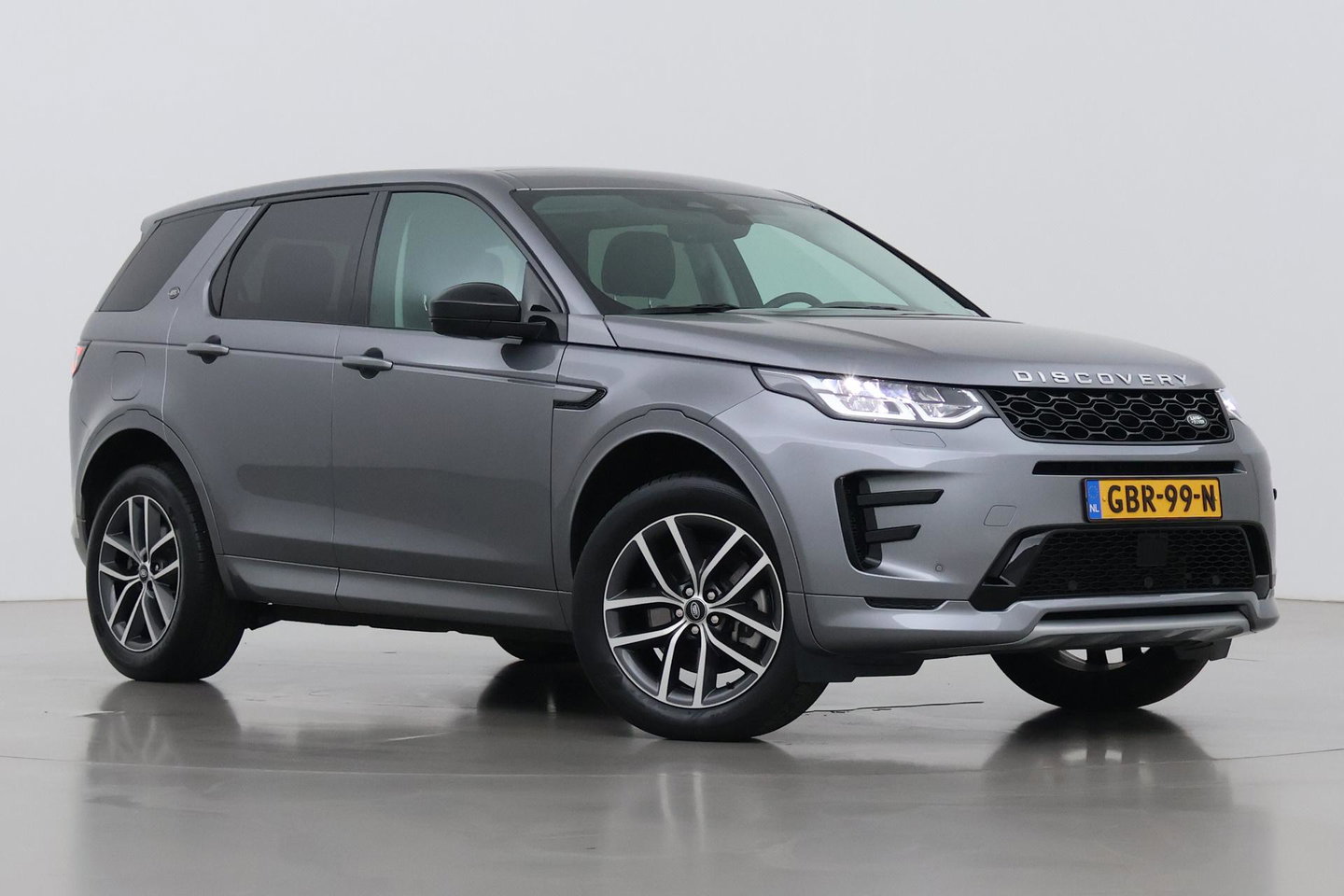 Land Rover Discovery Sport P300e Dynamic SE | Panoramadak | 19 inch | Trekhaak | Camera