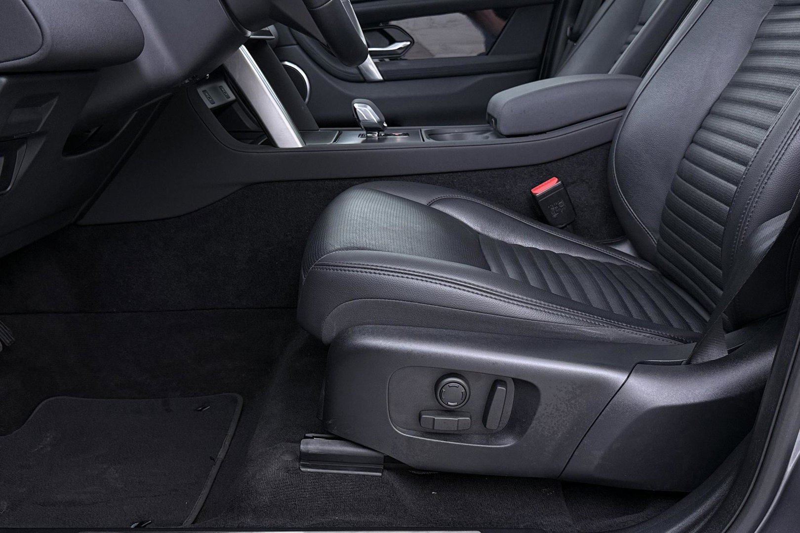 Land Rover Discovery Sport P300e Dynamic SE | Panoramadak | 19 inch | Trekhaak | Camera
