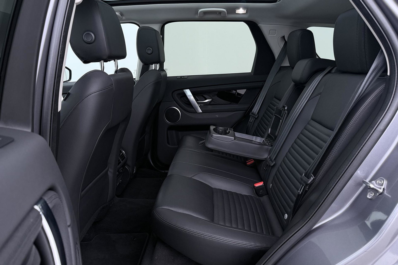 Land Rover Discovery Sport P300e Dynamic SE | Panoramadak | 19 inch | Trekhaak | Camera