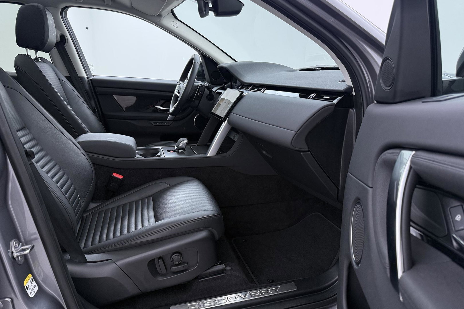 Land Rover Discovery Sport P300e Dynamic SE | Panoramadak | 19 inch | Trekhaak | Camera