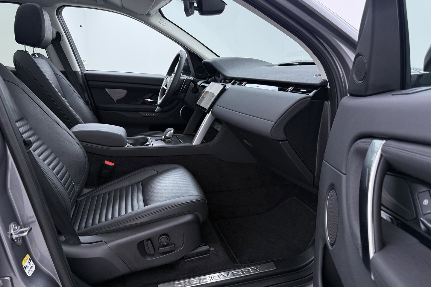 Land Rover Discovery Sport P300e Dynamic SE | Panoramadak | 19 inch | Trekhaak | Camera