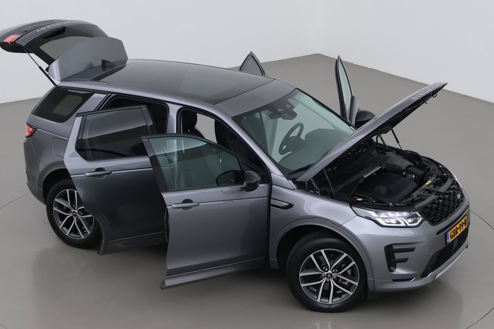 Land Rover Discovery Sport P300e Dynamic SE | Panoramadak | 19 inch | Trekhaak | Camera