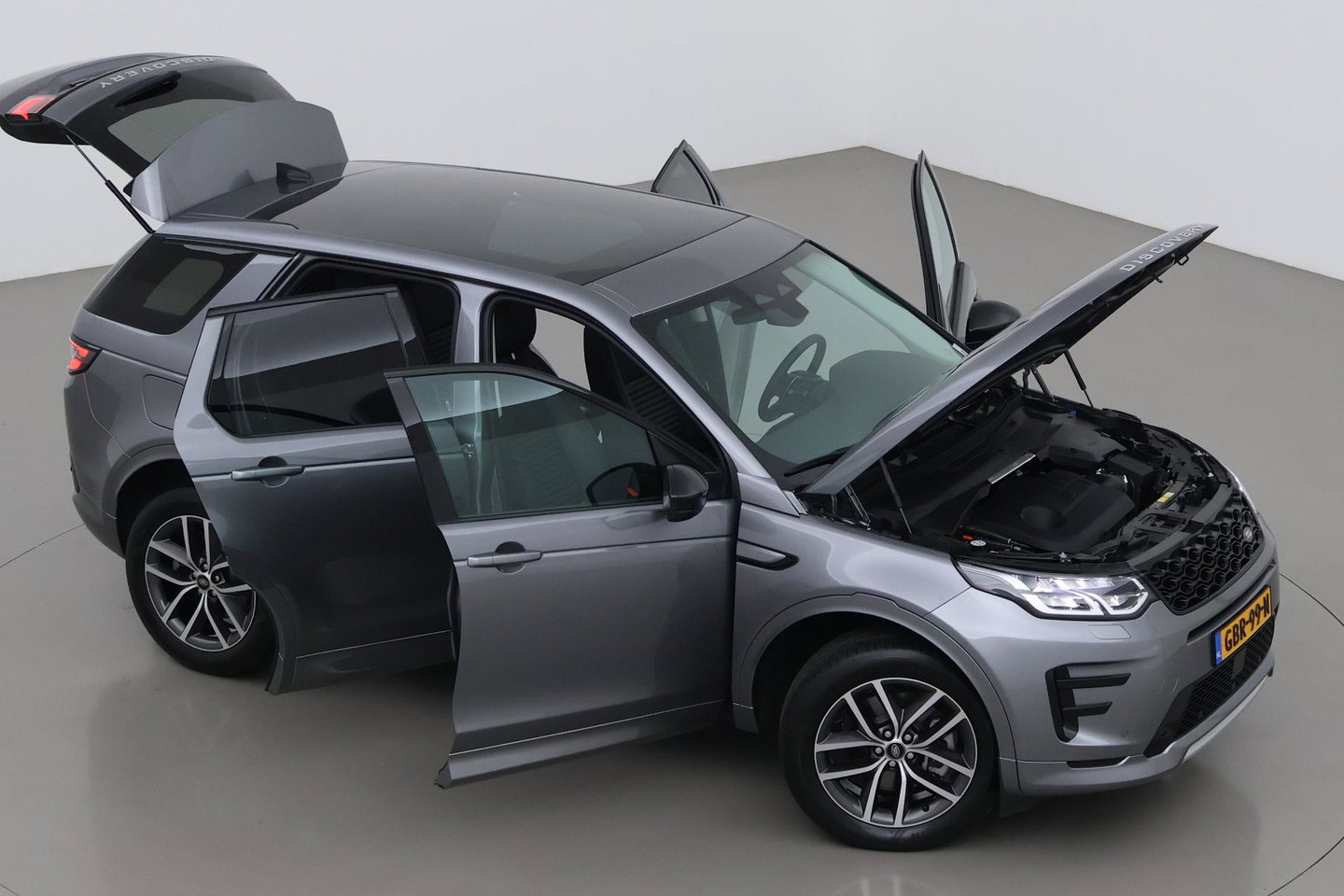 Land Rover Discovery Sport P300e Dynamic SE | Panoramadak | 19 inch | Trekhaak | Camera