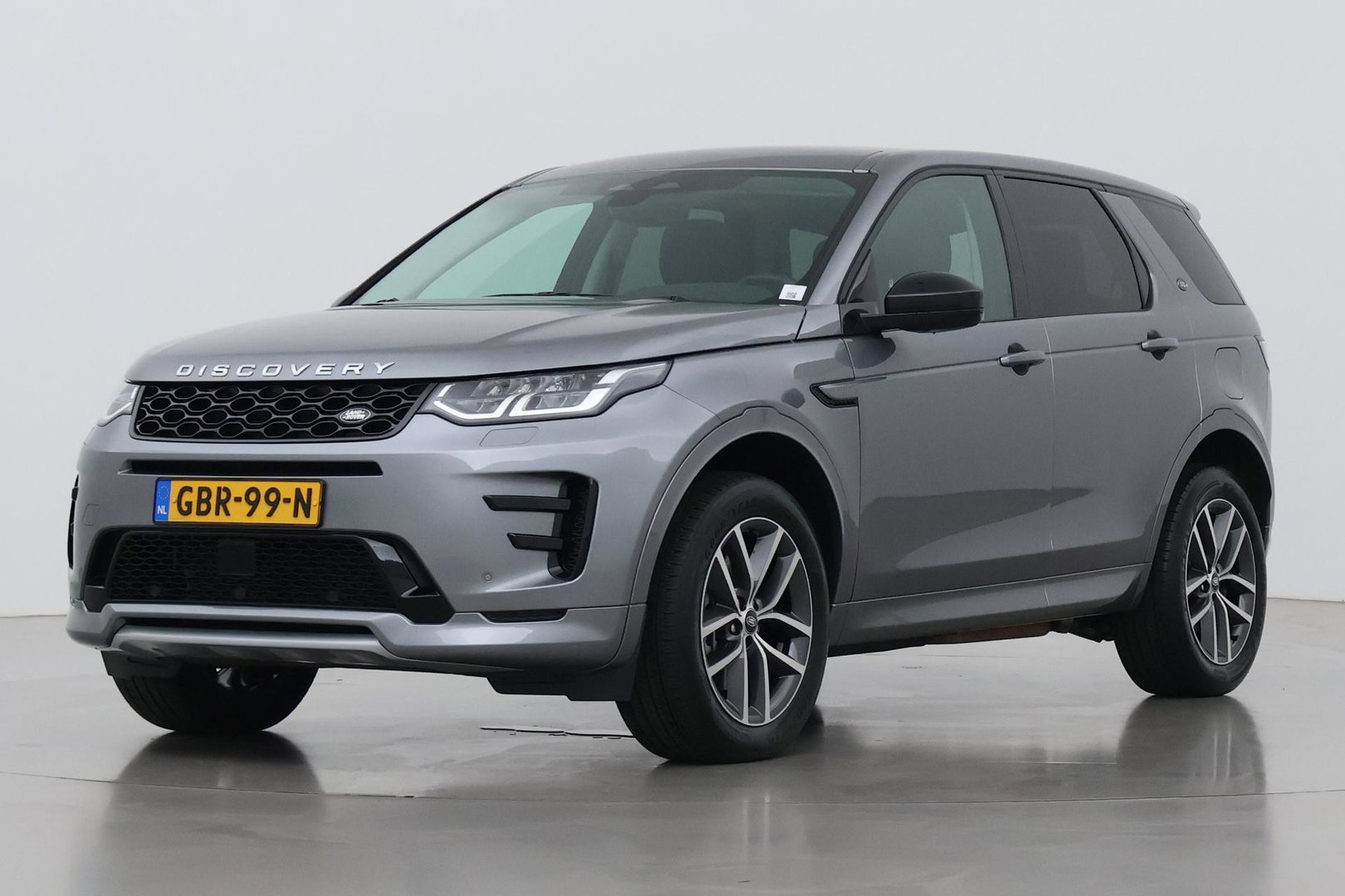 Land Rover Discovery Sport P300e Dynamic SE | Panoramadak | 19 inch | Trekhaak | Camera