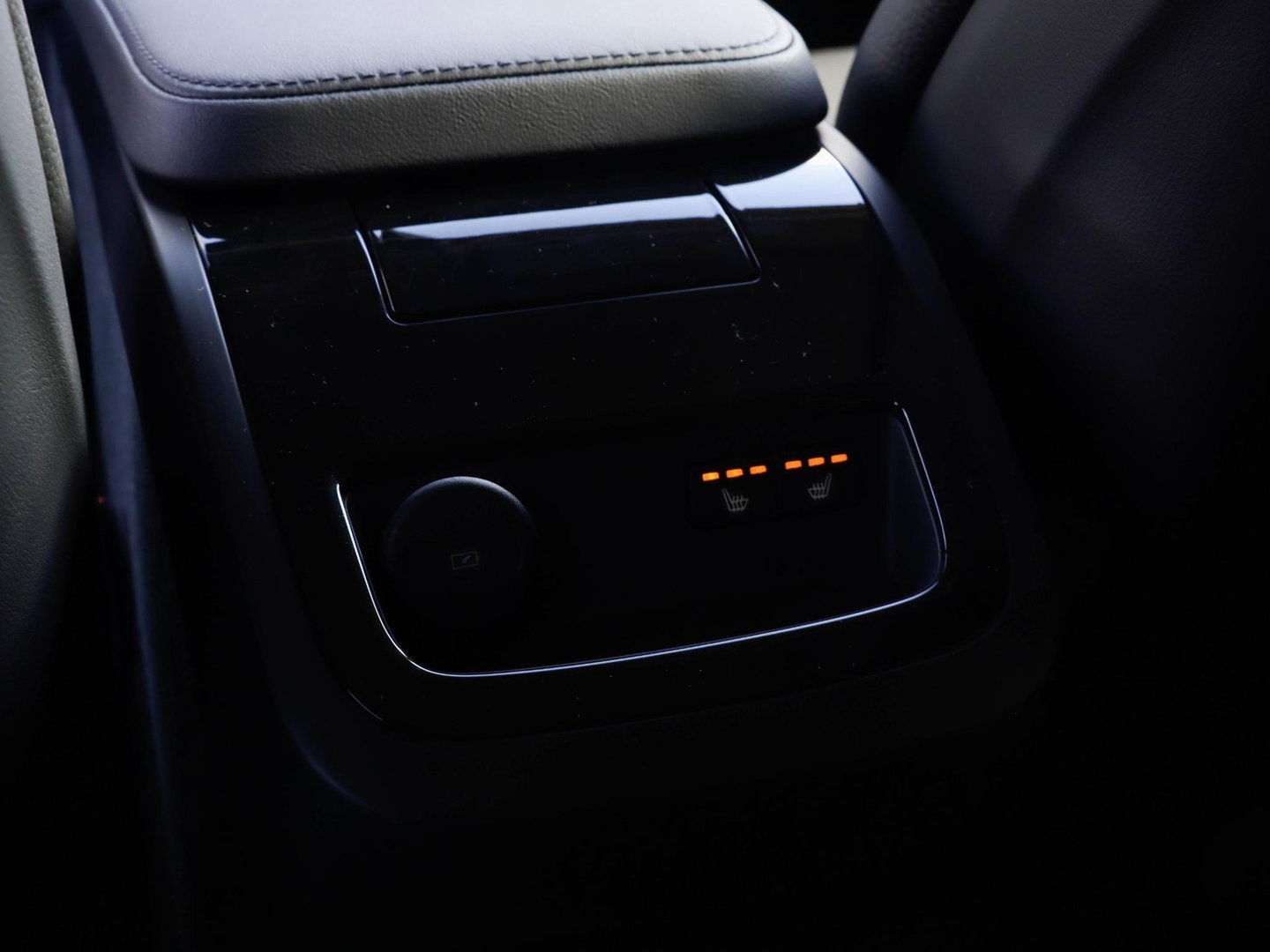 Volvo V60 T6 PHEV 350PK AWD Plus Dark Trekh. 19'' Leer Harman Kardon Thor Lights