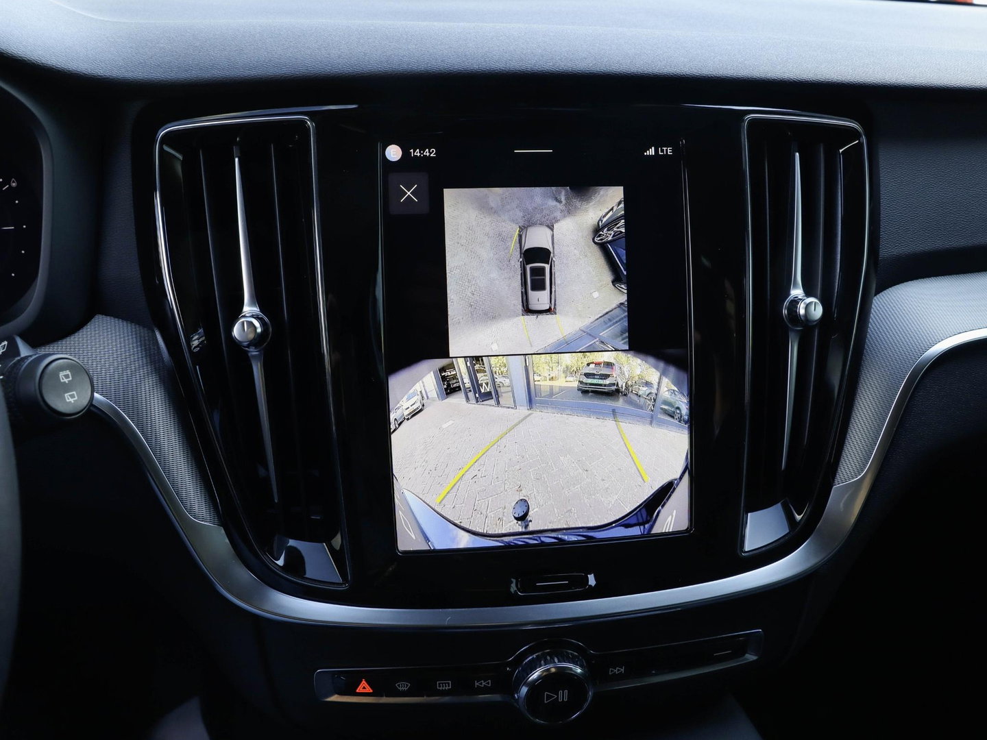 Volvo V60 T6 PHEV 350PK AWD Plus Dark Trekh. 19'' Leer Harman Kardon Thor Lights