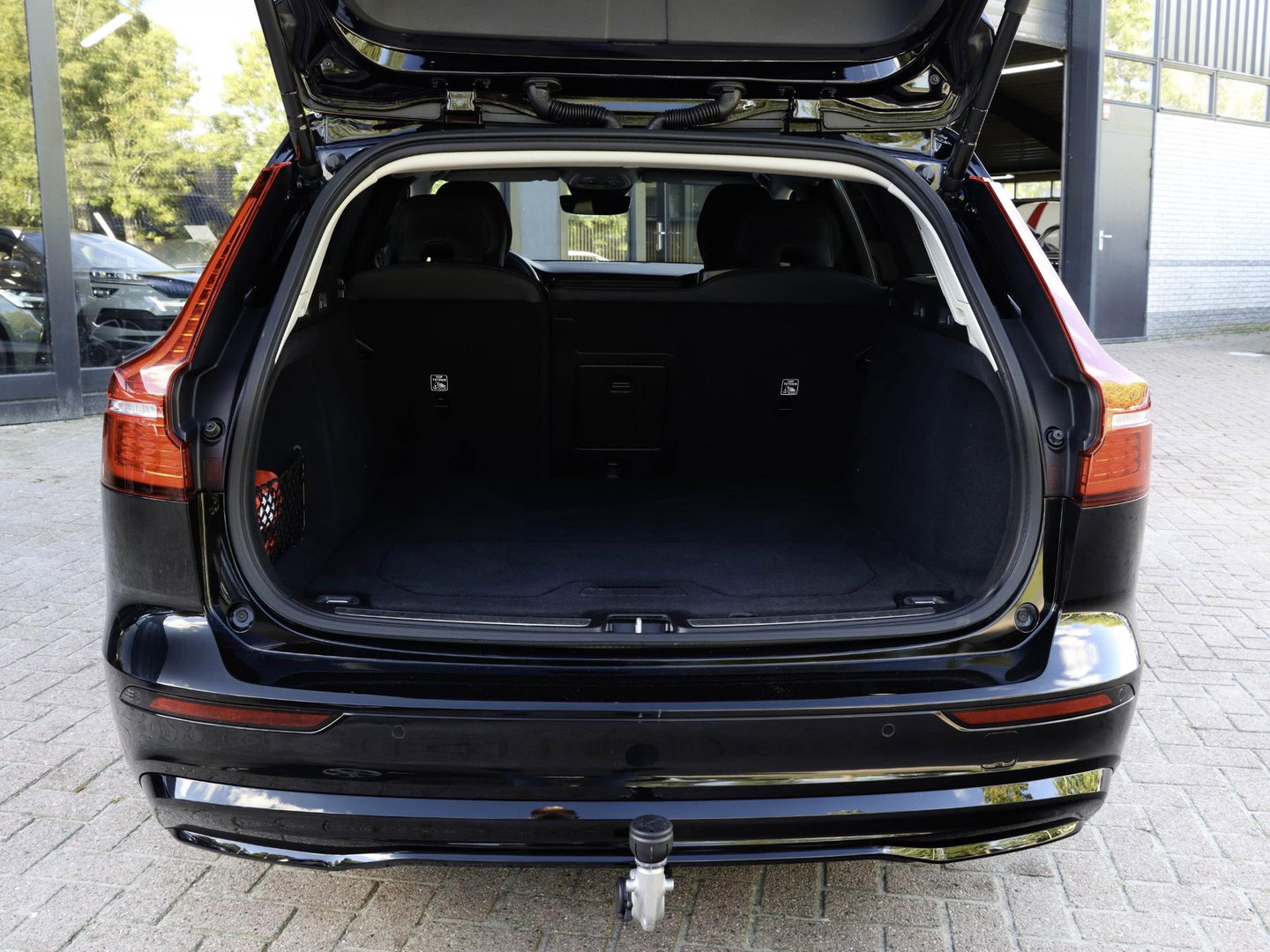 Volvo V60 T6 PHEV 350PK AWD Plus Dark Trekh. 19'' Leer Harman Kardon Thor Lights