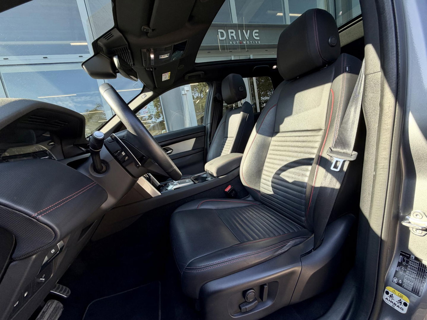 Land Rover Discovery Sport P300e 1.5 R-Dynamic SE |Pano|ACC|Leer|Meridian|Memory|Winterpakket|Sfeer|20"AllSeason
