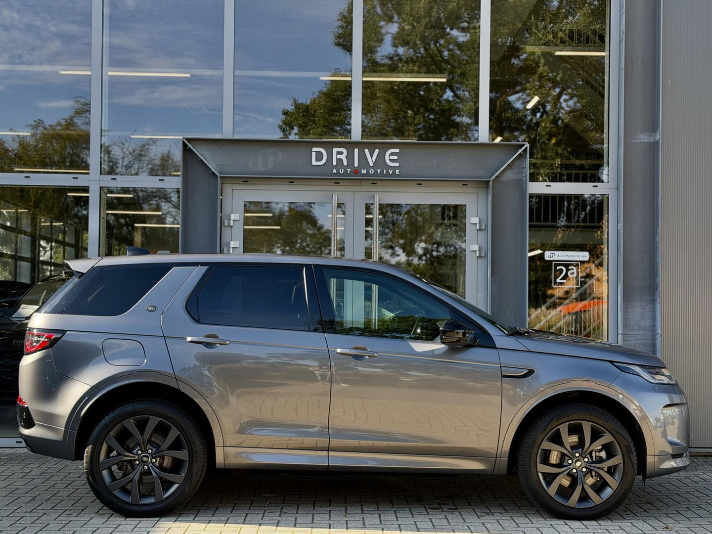 Land Rover Discovery Sport P300e 1.5 R-Dynamic SE |Pano|ACC|Leer|Meridian|Memory|Winterpakket|Sfeer|20"AllSeason