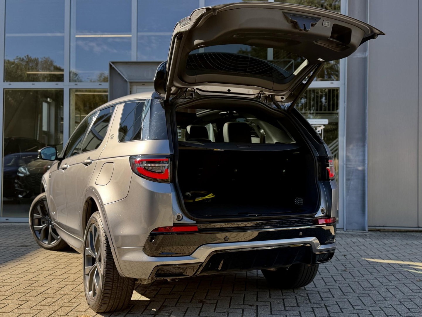 Land Rover Discovery Sport P300e 1.5 R-Dynamic SE |Pano|ACC|Leer|Meridian|Memory|Winterpakket|Sfeer|20"AllSeason