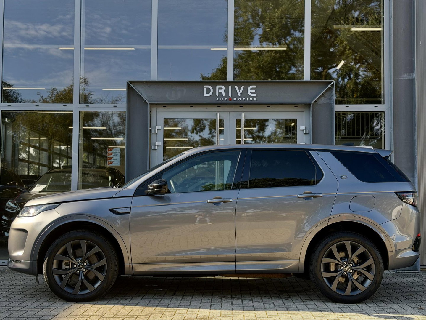Land Rover Discovery Sport P300e 1.5 R-Dynamic SE |Pano|ACC|Leer|Meridian|Memory|Winterpakket|Sfeer|20"AllSeason