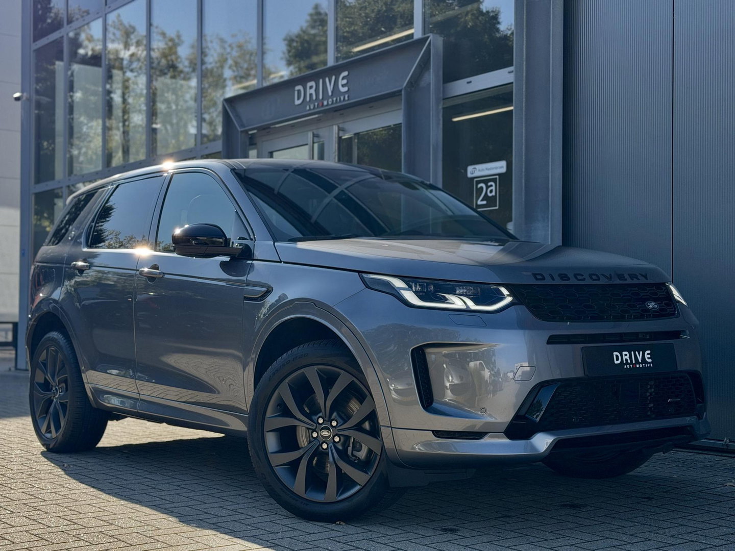 Land Rover Discovery Sport P300e 1.5 R-Dynamic SE |Pano|ACC|Leer|Meridian|Memory|Winterpakket|Sfeer|20"AllSeason