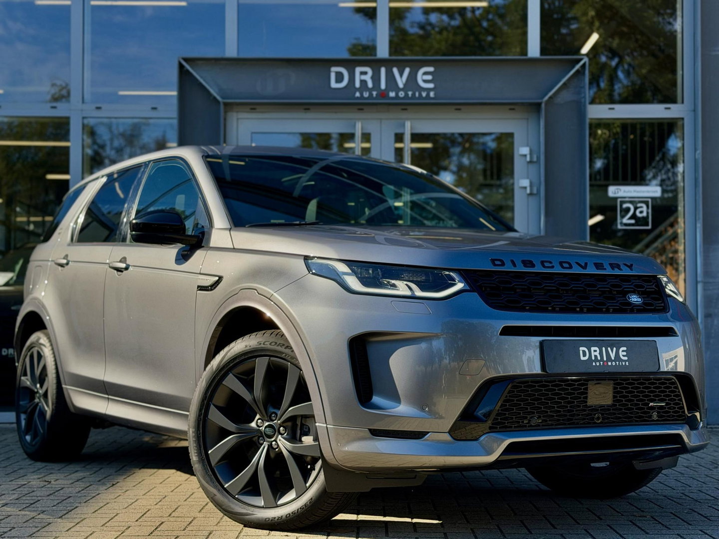 Land Rover Discovery Sport P300e 1.5 R-Dynamic SE |Pano|ACC|Leer|Meridian|Memory|Winterpakket|Sfeer|20"AllSeason