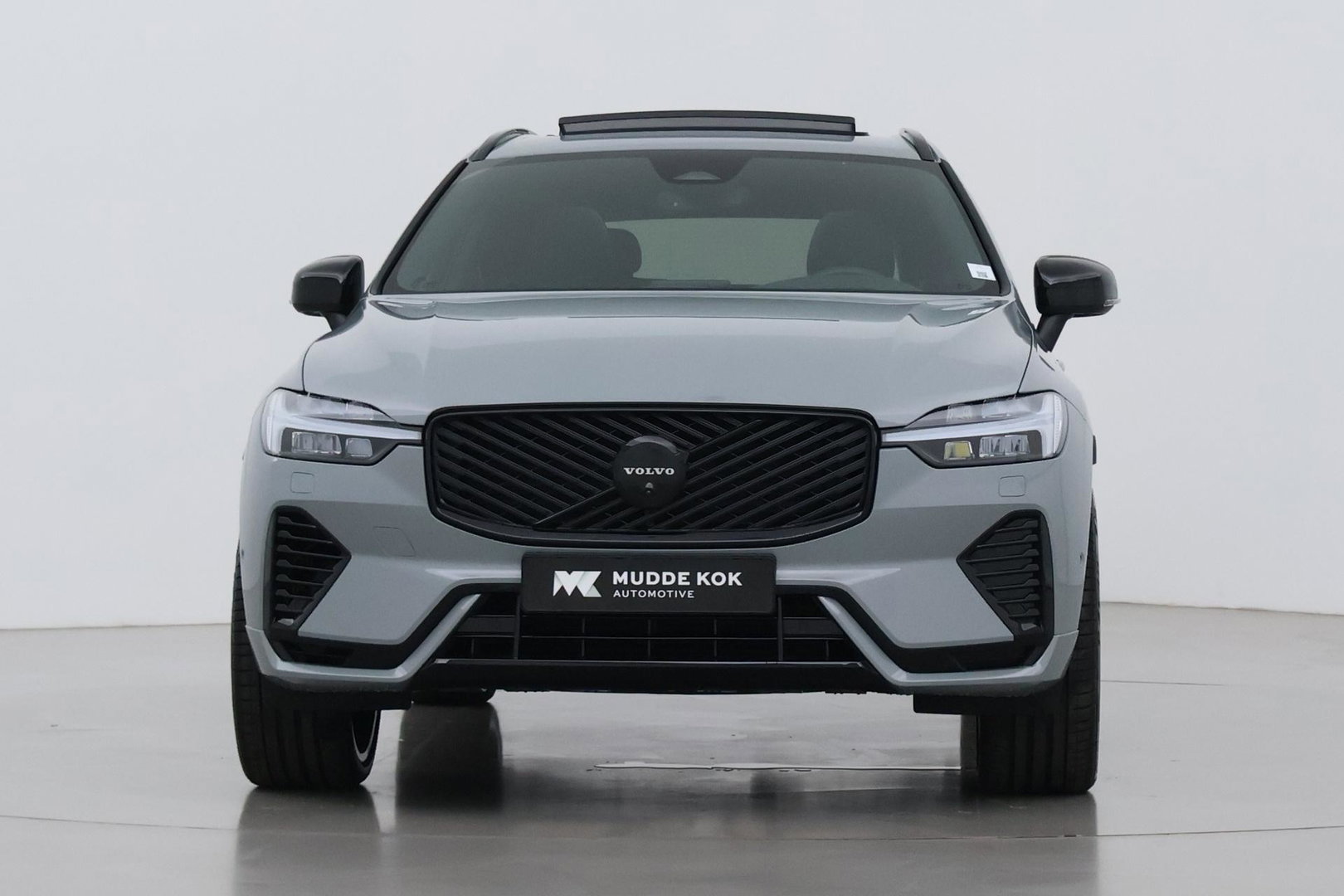 Volvo XC60 T6 Plus Black Edition | Harman/Kardon | Pilot Assist | Panoramadak | 360° Camera | Head-Up | Stoel+Stuurverwarming | 21 Inch