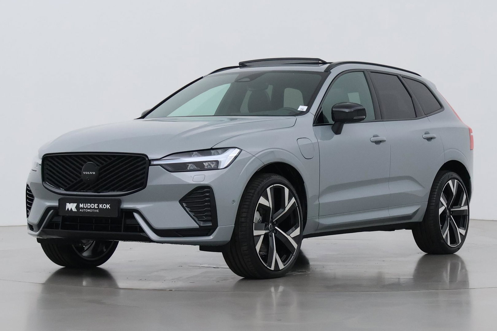 Volvo XC60 T6 Plus Black Edition | Harman/Kardon | Pilot Assist | Panoramadak | 360° Camera | Head-Up | Stoel+Stuurverwarming | 21 Inch