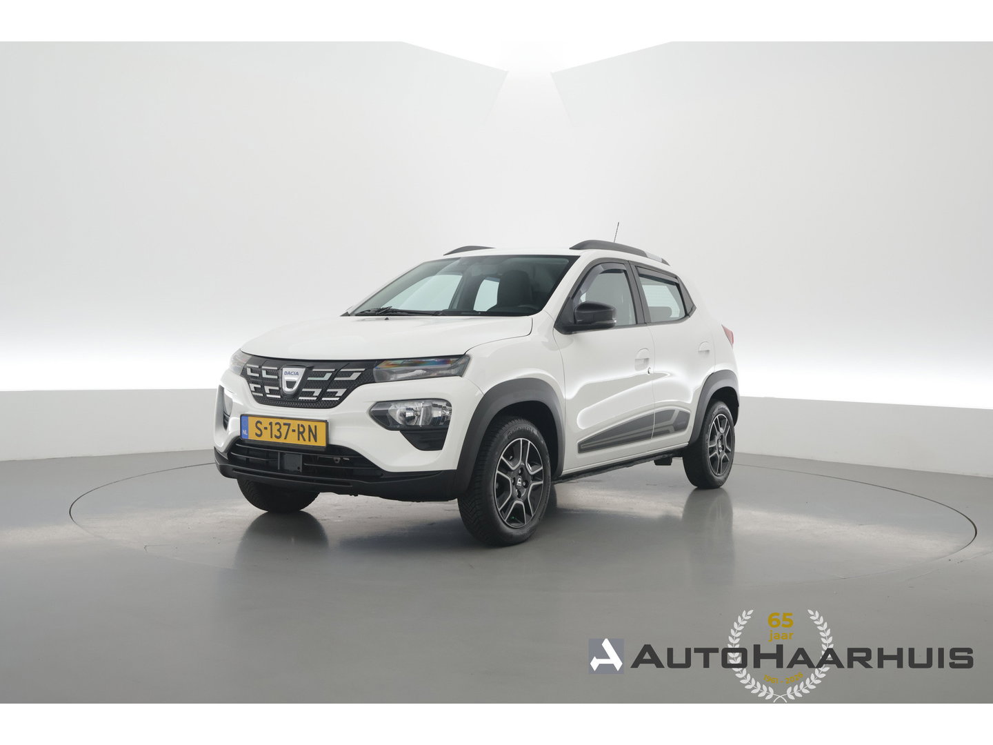 Dacia Spring Comfort 27 kWh | SOH 90% | Rijklaar! | All Season | Bluetooth | Airco | 14''