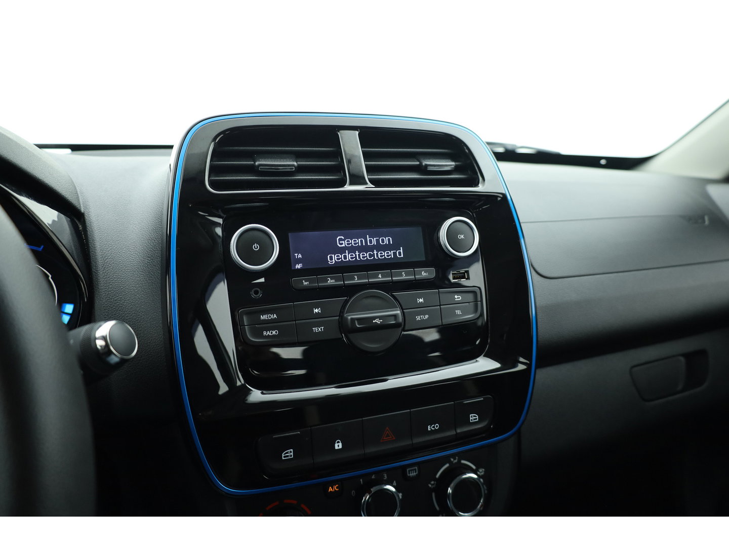 Dacia Spring Comfort 27 kWh | SOH 90% | Rijklaar! | All Season | Bluetooth | Airco | 14''