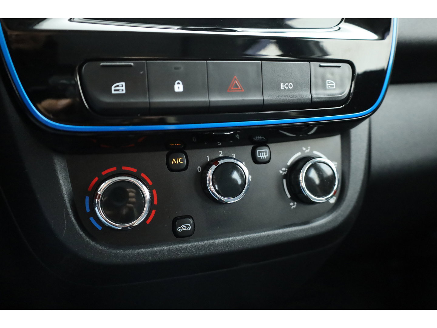 Dacia Spring Comfort 27 kWh | SOH 90% | Rijklaar! | All Season | Bluetooth | Airco | 14''