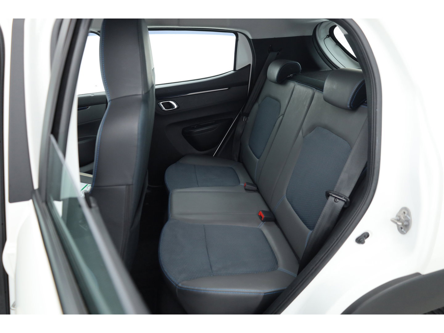 Dacia Spring Comfort 27 kWh | SOH 90% | Rijklaar! | All Season | Bluetooth | Airco | 14''