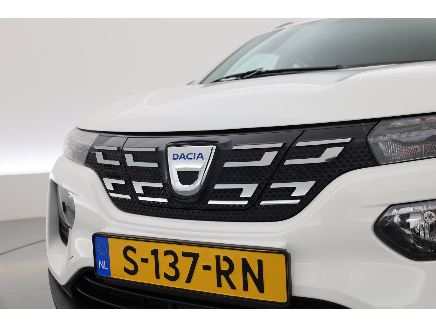 Dacia Spring Comfort 27 kWh | SOH 90% | Rijklaar! | All Season | Bluetooth | Airco | 14''
