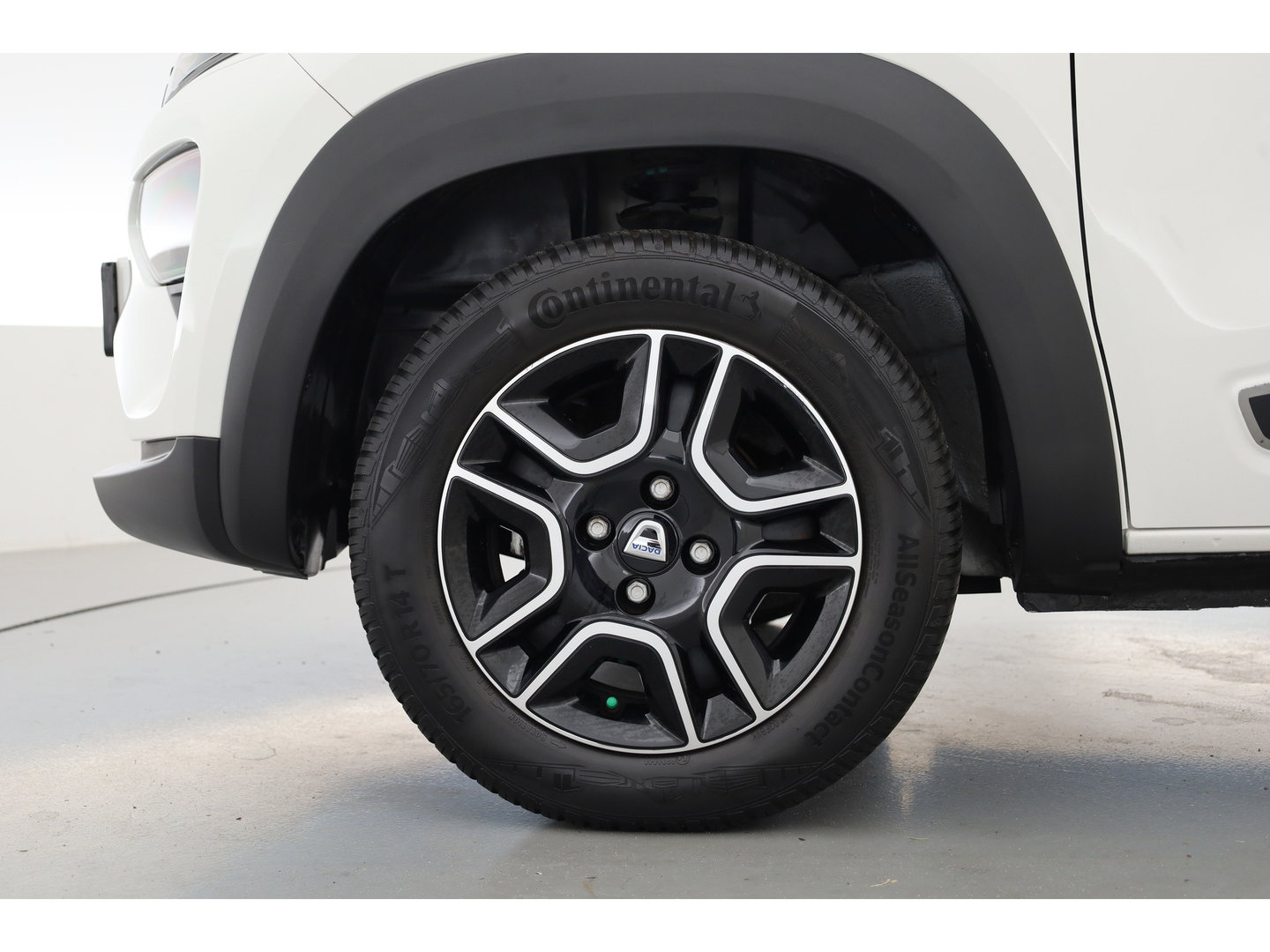 Dacia Spring Comfort 27 kWh | SOH 90% | Rijklaar! | All Season | Bluetooth | Airco | 14''