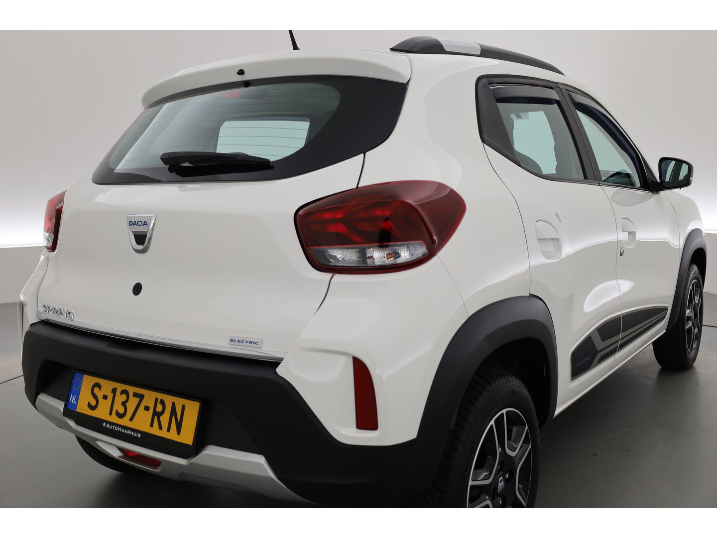 Dacia Spring Comfort 27 kWh | SOH 90% | Rijklaar! | All Season | Bluetooth | Airco | 14''