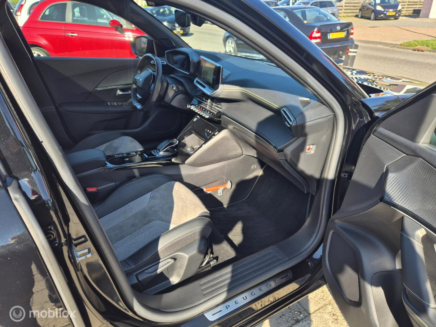 Peugeot e-2008 EV GT 50 kWh, Pano, 3-Fase, 90% SOH