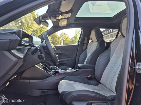 Peugeot e-2008 EV GT 50 kWh, Pano, 3-Fase, 90% SOH