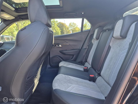 Peugeot e-2008 EV GT 50 kWh, Pano, 3-Fase, 90% SOH
