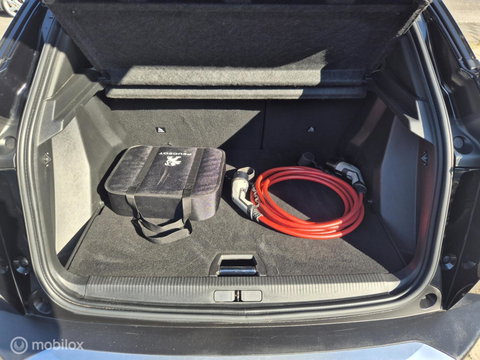 Peugeot e-2008 EV GT 50 kWh, Pano, 3-Fase, 90% SOH