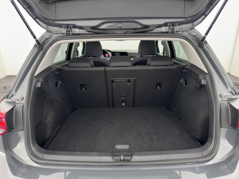 Volkswagen Golf 1.0 TSI Life *FULL-LED | ADAPTIVE-CRUISE | DIGI-COCKPIT | NAVI-FULLMAP | AMBIENT-LIGHT | COMFORT-SEATS | CAMERA | KEYLESS | DAB+ | PRIVACY-GLASS | ECC | PDC | 17''ALU*