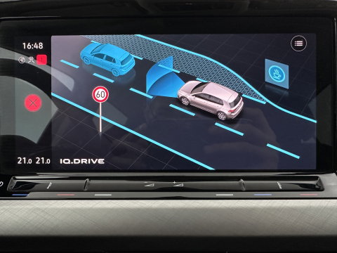 Volkswagen Golf 1.0 TSI Life *FULL-LED | ADAPTIVE-CRUISE | DIGI-COCKPIT | NAVI-FULLMAP | AMBIENT-LIGHT | COMFORT-SEATS | CAMERA | KEYLESS | DAB+ | PRIVACY-GLASS | ECC | PDC | 17''ALU*