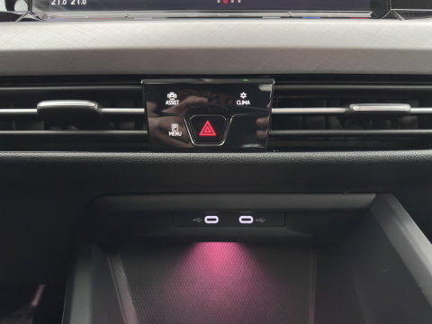 Volkswagen Golf 1.0 TSI Life *FULL-LED | ADAPTIVE-CRUISE | DIGI-COCKPIT | NAVI-FULLMAP | AMBIENT-LIGHT | COMFORT-SEATS | CAMERA | KEYLESS | DAB+ | PRIVACY-GLASS | ECC | PDC | 17''ALU*