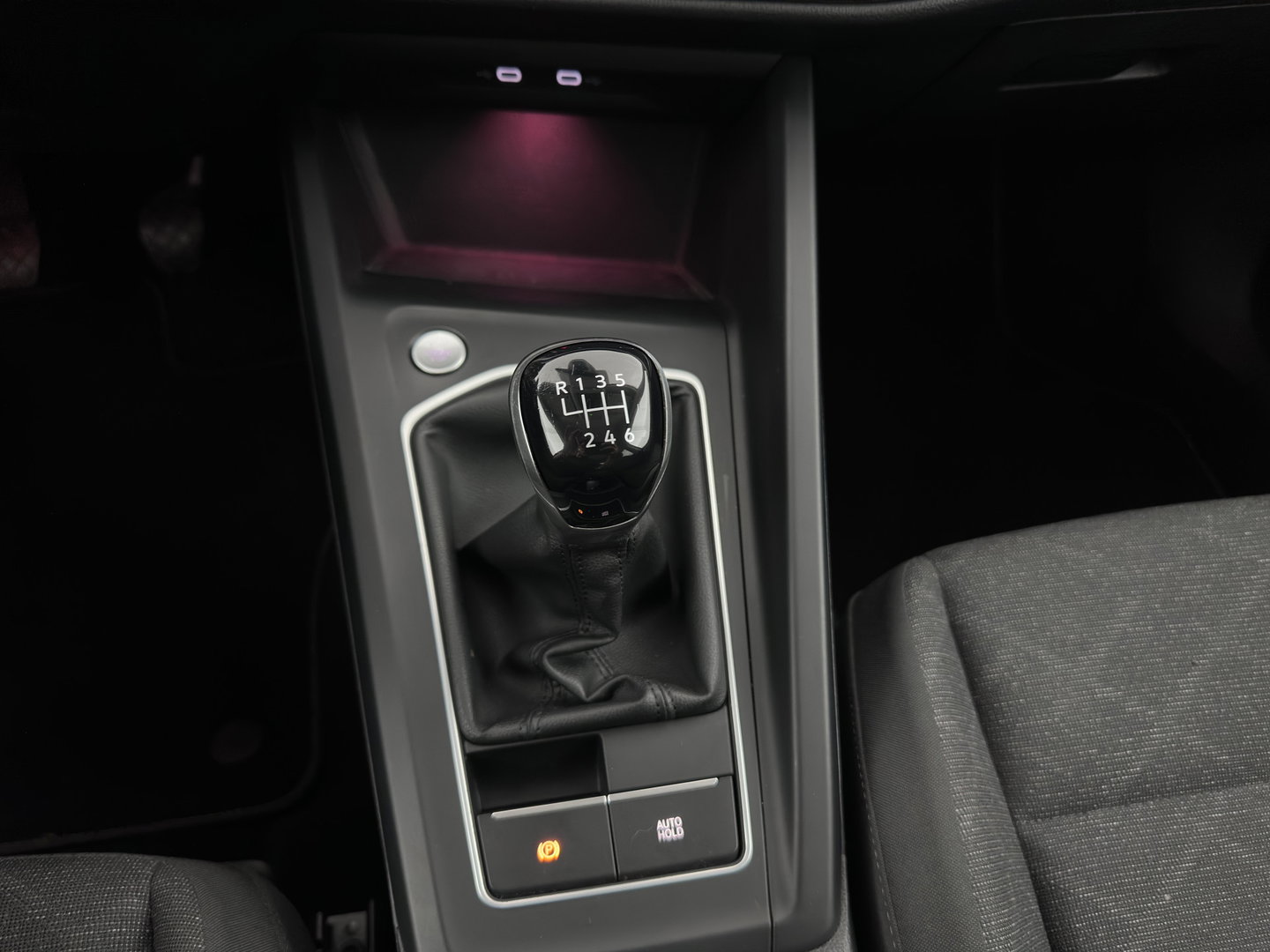 Volkswagen Golf 1.0 TSI Life *FULL-LED | ADAPTIVE-CRUISE | DIGI-COCKPIT | NAVI-FULLMAP | AMBIENT-LIGHT | COMFORT-SEATS | CAMERA | KEYLESS | DAB+ | PRIVACY-GLASS | ECC | PDC | 17''ALU*