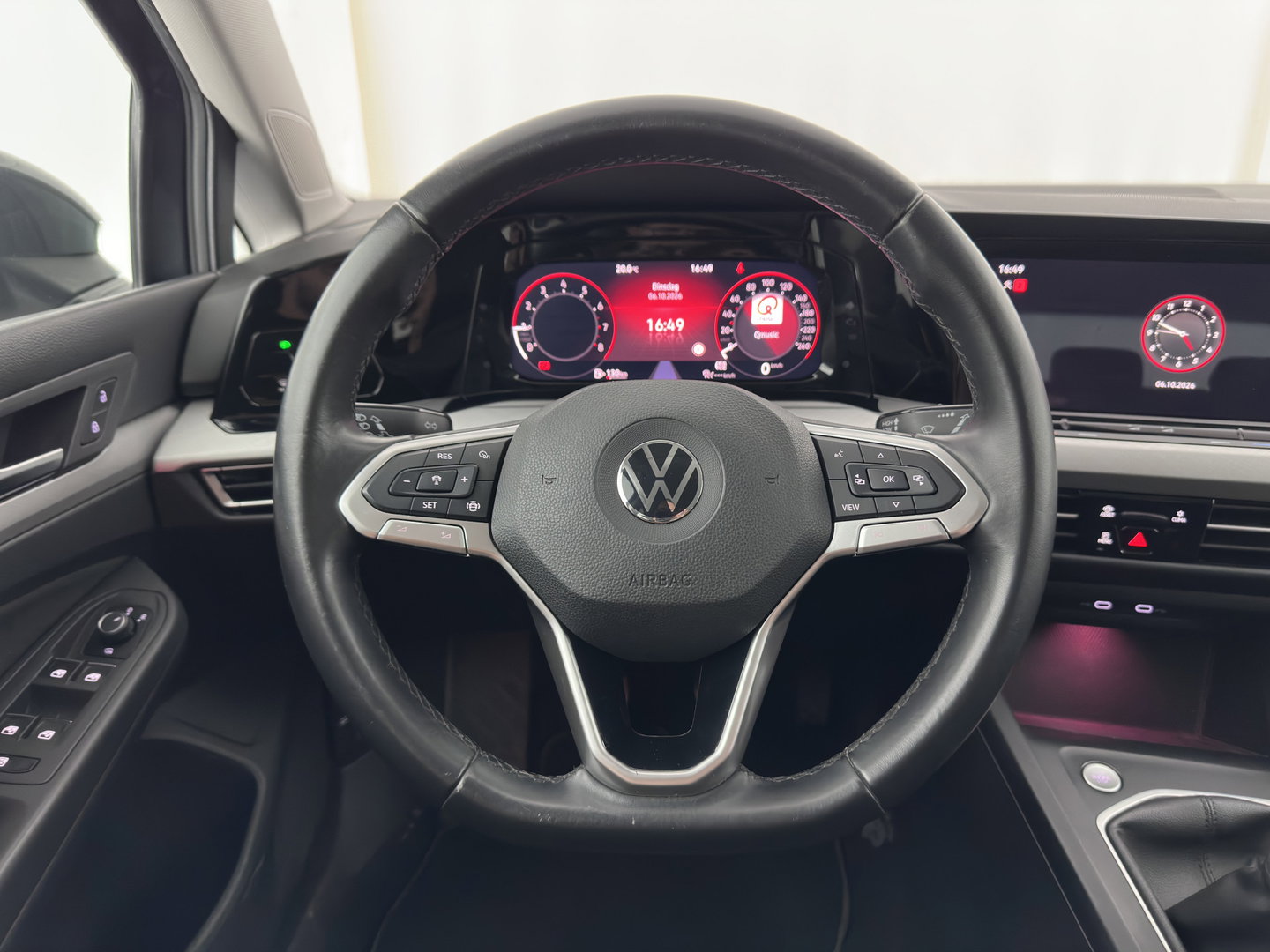 Volkswagen Golf 1.0 TSI Life *FULL-LED | ADAPTIVE-CRUISE | DIGI-COCKPIT | NAVI-FULLMAP | AMBIENT-LIGHT | COMFORT-SEATS | CAMERA | KEYLESS | DAB+ | PRIVACY-GLASS | ECC | PDC | 17''ALU*