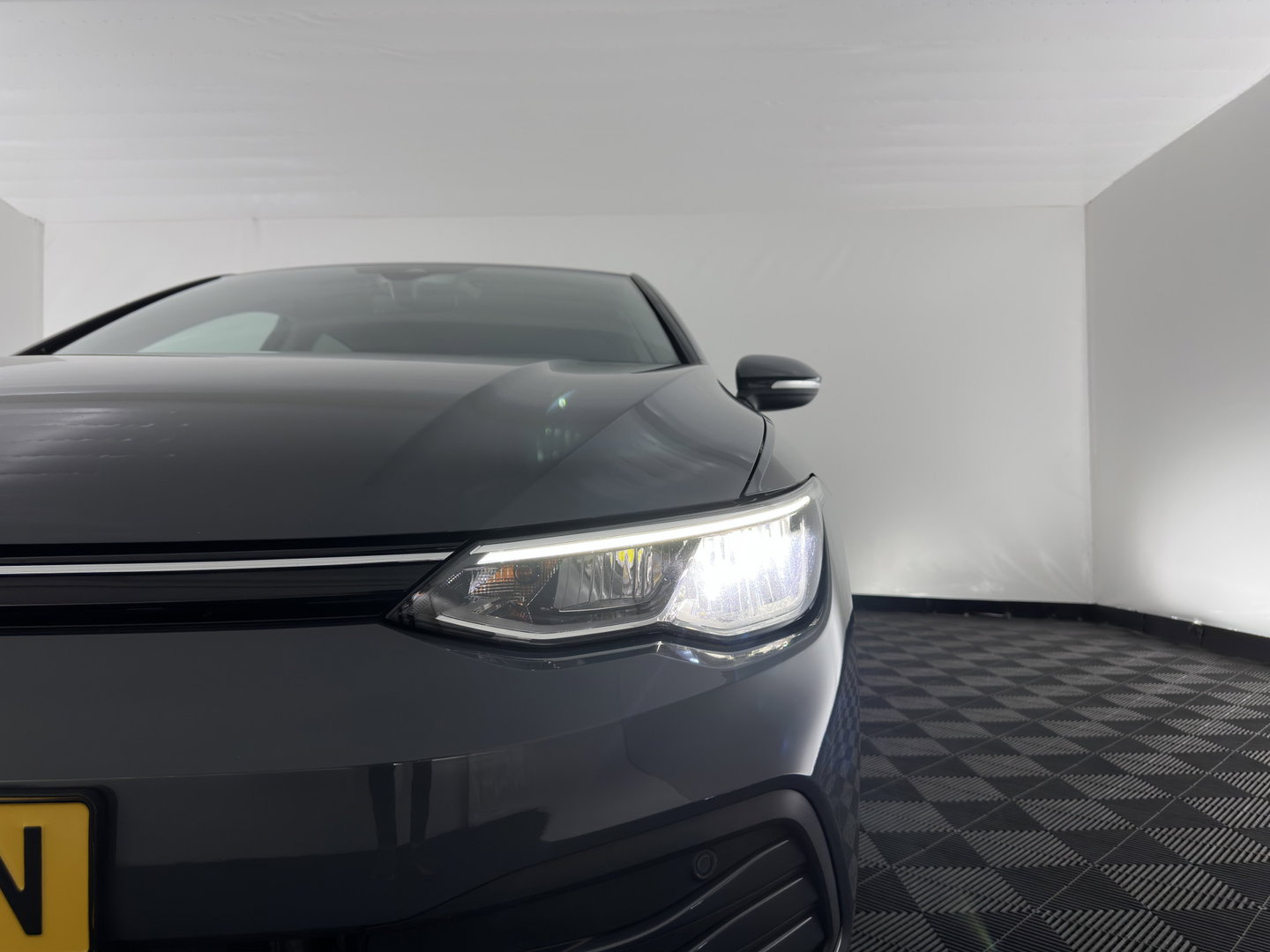 Volkswagen Golf 1.0 TSI Life *FULL-LED | ADAPTIVE-CRUISE | DIGI-COCKPIT | NAVI-FULLMAP | AMBIENT-LIGHT | COMFORT-SEATS | CAMERA | KEYLESS | DAB+ | PRIVACY-GLASS | ECC | PDC | 17''ALU*