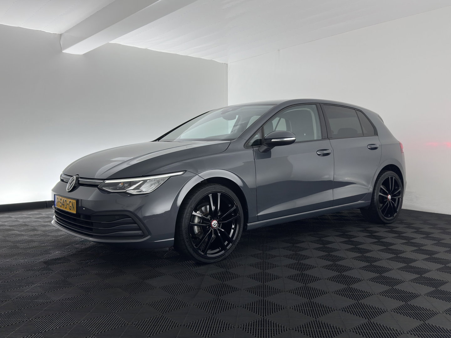 Volkswagen Golf 1.0 TSI Life *FULL-LED | ADAPTIVE-CRUISE | DIGI-COCKPIT | NAVI-FULLMAP | AMBIENT-LIGHT | COMFORT-SEATS | CAMERA | KEYLESS | DAB+ | PRIVACY-GLASS | ECC | PDC | 17''ALU*